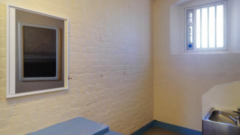 Reading Prison Opens Doors For Oscar Wilde Art Project - Bbc News