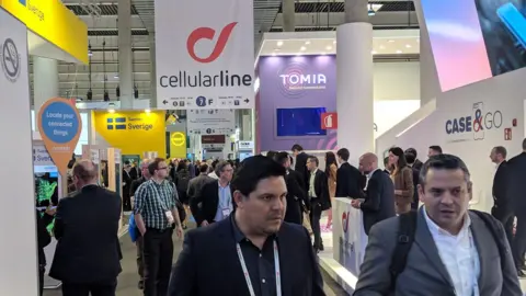 MWC crowd shot