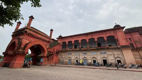 Aman/BBC Outside view of the Picture Gallery in Lucknow