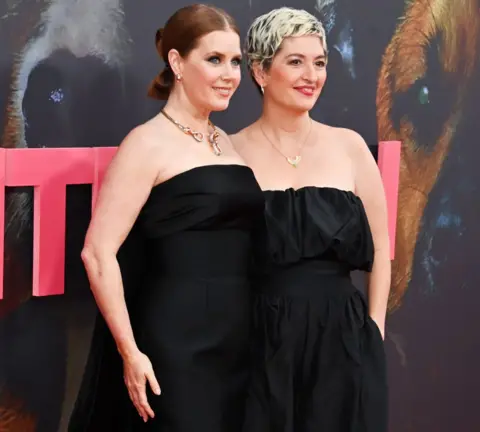 Getty Images Amy Adams et Marielle Heller assistent à la projection du gala Headline de "Chienne de nuit" lors du 68e BFI London Film Festival au Royal Festival Hall le 16 octobre 2024 à Londres, Angleterre