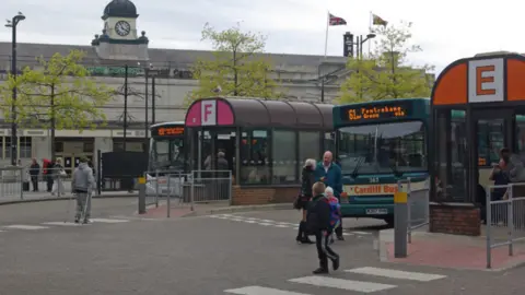Stephen McKay/ Geograph Las antiguas estaciones centrales de autobuses de Cardiff