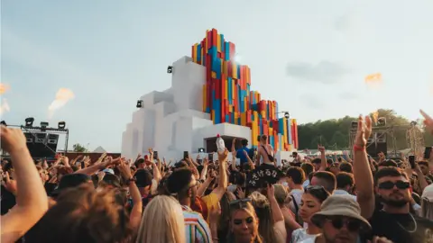 Giulia Spardafora A crowd of people surrounding one of the main stages on a sunny day at Love Saves the Day festival