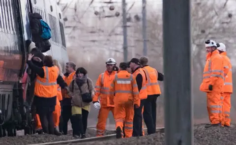 Terry-Harris.com  Passengers leave the train