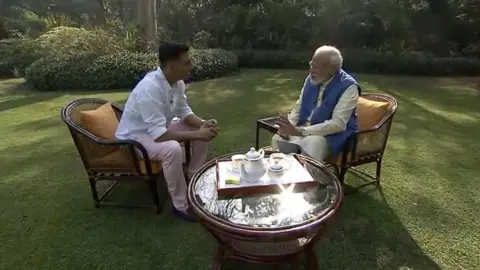 BJP4India/Twitter Akshay Kumar with Narendra Modi