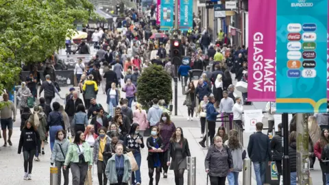 Shoppers Glasgow