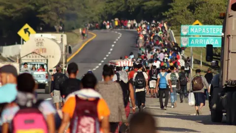 EPA-EFE Migrants walk in a caravan towards the United States, from the city of Escuintla, Mexico, 28 December 2023.