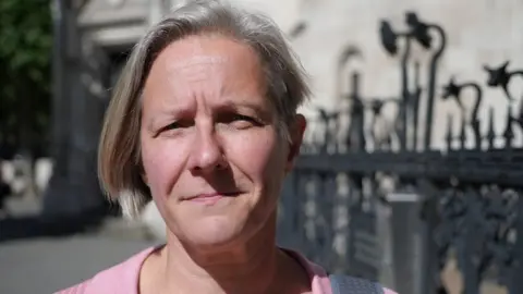 Raeph Ballantyne/BBC Sarah Osborne outside the High Court