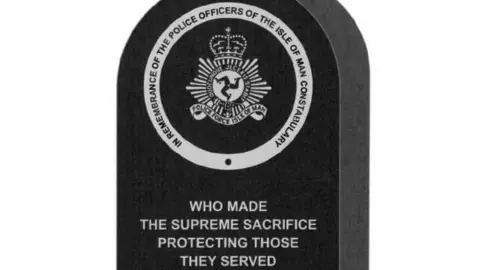 IOM CONSTABULARY Image of the head of the memorial