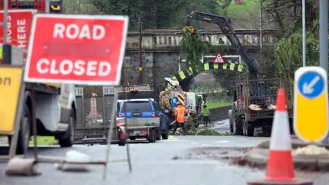 Pacemaker Tree being lifted in Muckamore, County Antrim