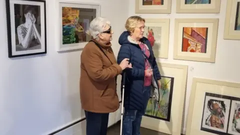 Babylon Arts/John Yarrow Linda and Sarah in a gallery