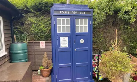 Jason Kneen Tardis, Wiltshire