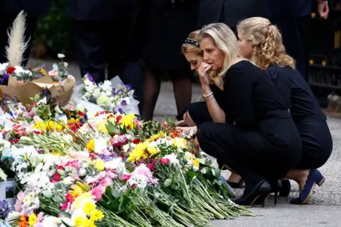 Jeff J Mitchell / Getty Images Lady Louise Windsor (R) Princess Beatrice of York (L) and Sophie, Countess of Wessex look at floral tributes