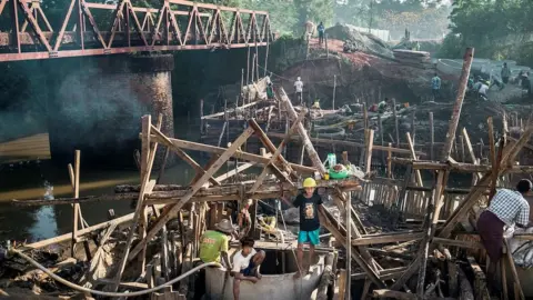 Maxime Fossat / ILO Building site