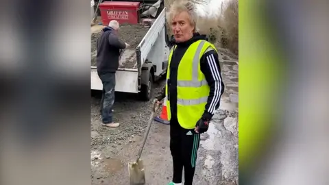 Instagram/Rod Stewart Sir Rod Stewart fixing potholes