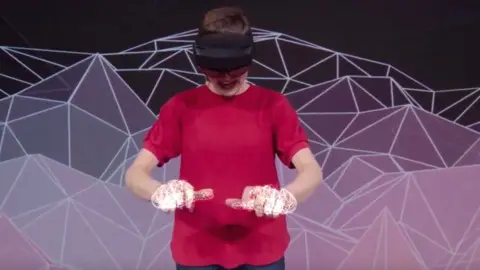 Microsoft HoloLens 2