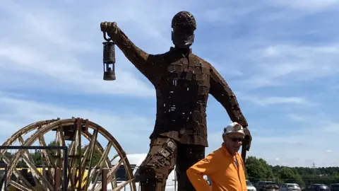 Stuart Mills The memorial at Clipstone Headstocks