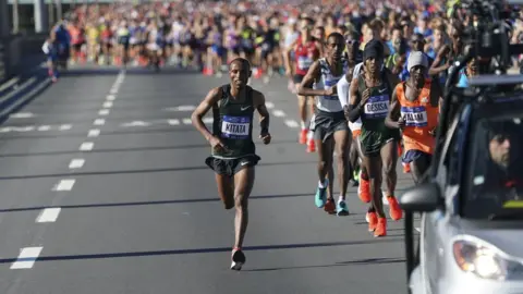 Getty Images Shura Kitata, left, and Lelisa Desisa, right, run.