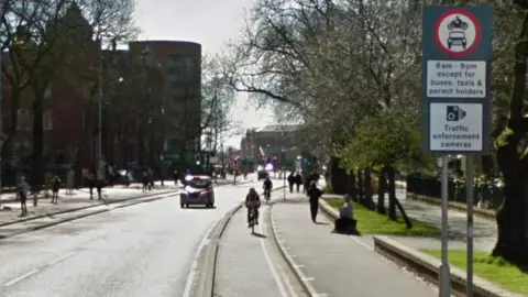 Google Oxford Road bus lane