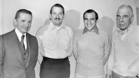 Getty Images Ross Perot (L) with two of his employees and Col Arthur Simons (R) who commanded the Iran raid