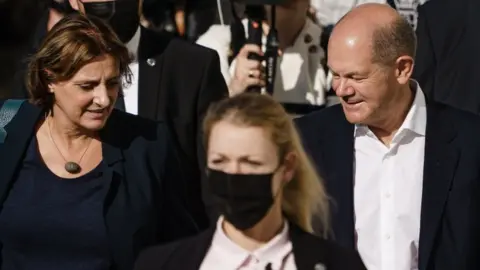 EPA German Finance Minister and Social Democratic Party (SPD) candidate for chancellor Olaf Scholz (R) and his wife Britta Ernst (L)