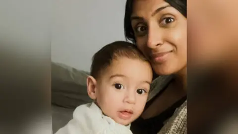 Namrata Bhardwa Namrata and her baby selfie