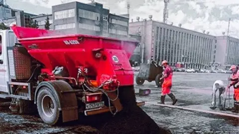 Pokras Lampas/Instagram Heavy machinery repairing road