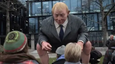 Stuff.nz The statue of Dr Nick Smith