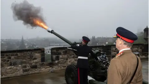 Cpl Nick Johns RLC Edinburgh's One O'Clock Gun