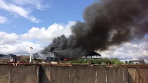 Water jets to tackle the blaze