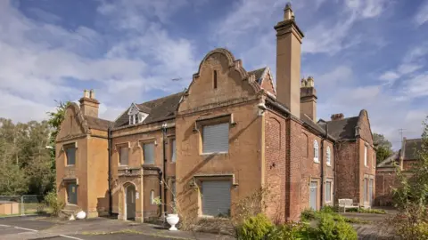 Historic England Holbeche House