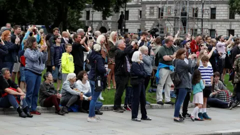Reuters Crowd watching Big Ben