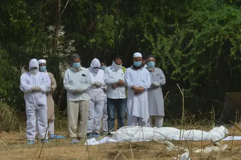 Getty Images coronavirus victim burial in India