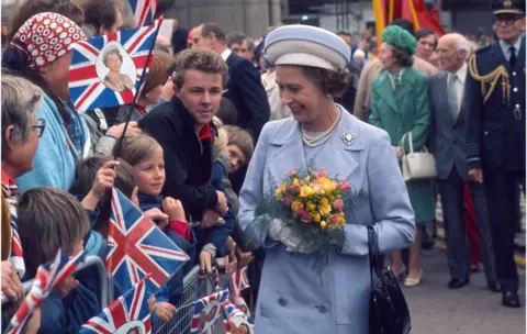 Getty Images Queen Elizabeth ll greets the public during a Silver Jubilee walkabout in January 1977 in London