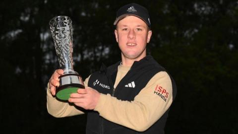 Brendan Lawlor with the G4D Open trophy after his win in 2023