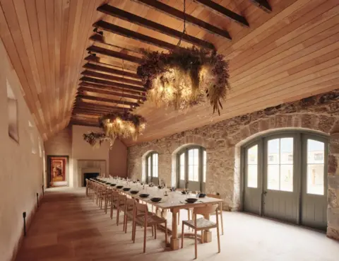 Simon Kennedy Aldourie Castle - a very fancy dining hall