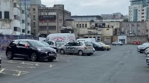 ALISON STEPHENSON Colin Campbell Court