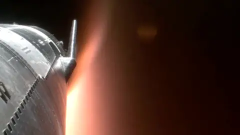 The SPACEX spacecraft made its re-entry