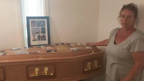 Supplied Maureen Thompson with Kevin's casket