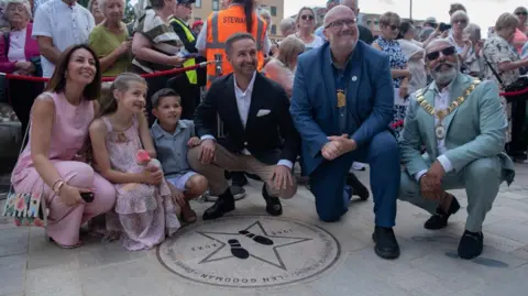 Dartford Borough Council Len Goodman's son, James Goodman, with his family and Dartford council leader Jeremy Kite and mayor Avtar Sandhu 