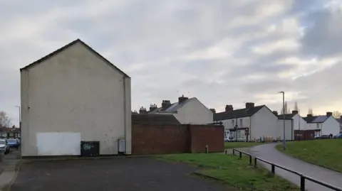 The walls on the edge of six rows of houses are painted white.