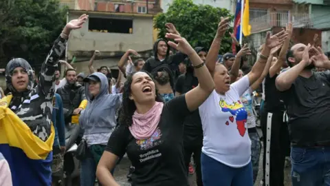 Getty Images Women protest in Caracas's Catia neighbourhood