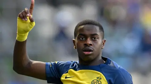 Noah Sadiki playing for Royale Union Saint-Gilloise.