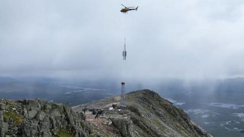 Helicopter being used in construction of 4G mast in Glen Coe