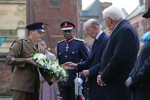 PA Media A wreath being shown to the Duke of Kent, ahead of a wreath-laying