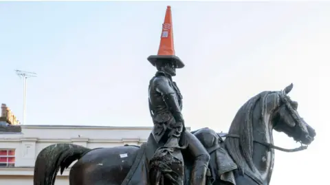 Duke of Wellington statue in Glasgow with a cone on its head