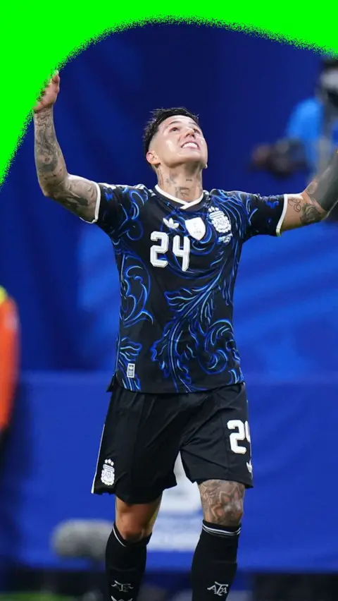 Enzo Fernandez points to the sky to celebrate scoring for Argentina in the 2026 World Cup