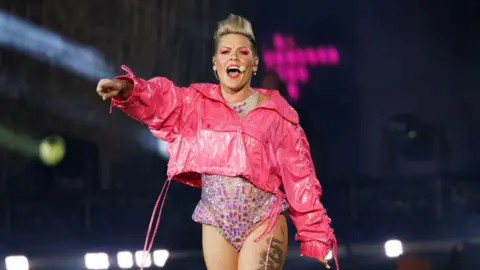 Getty Pink in concert