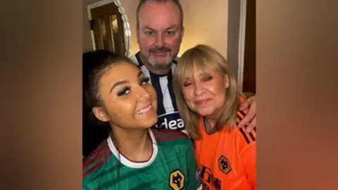 Suzanne Waterhouse Suzanne Waterhouse with her daughter and husband