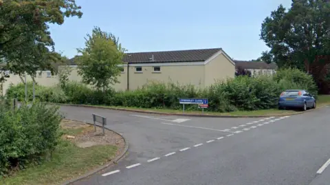 Google Maps Ombersley Close