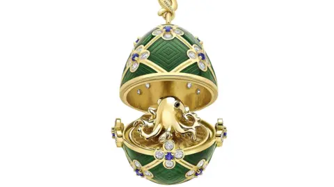 Fabergé The Fabergé egg, inspired by the 1983 James Bond film Octopussy, comprises an 18K gold miniature octopus